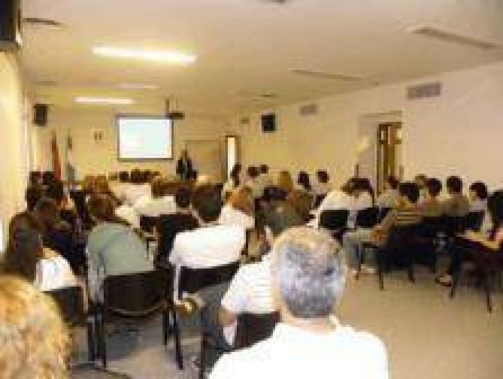Profesionales de la medicina se capacitaron en investigaci�n para la salud