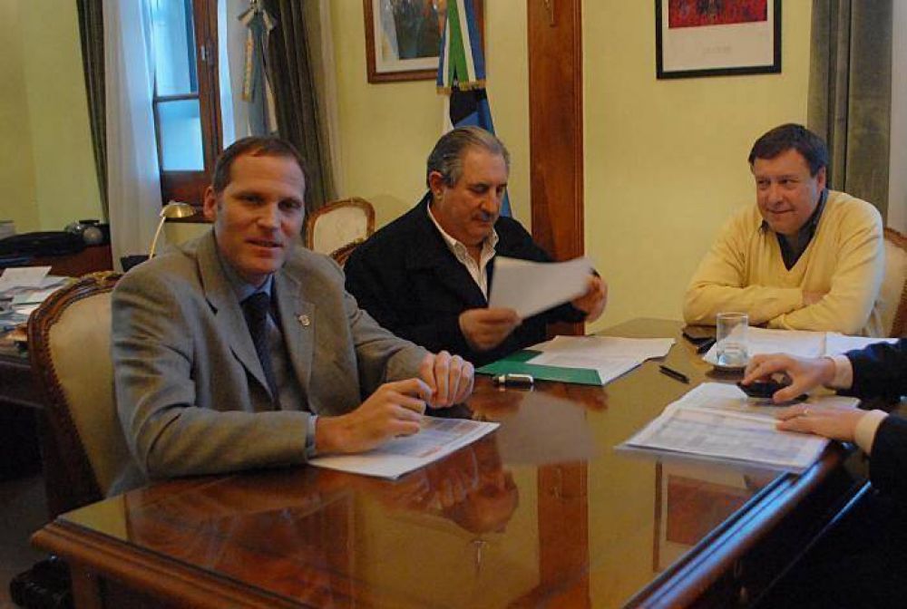 Paso final para transformar becas en contratos