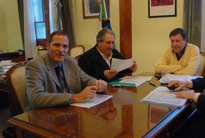 Paso final para transformar becas en contratos