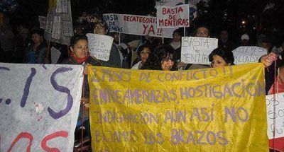 Roca: Trabajadoras municipales de los CECI protestaron en acto oficial de Soria