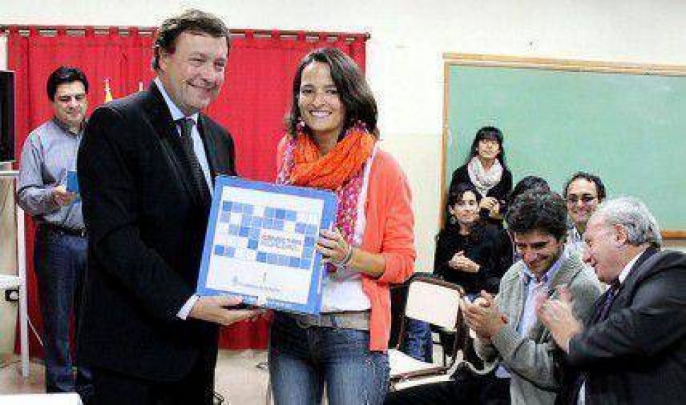 M�s de 200 netbooks para alumnos del Instituto de Formaci�n Docente