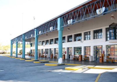 Por el paro de choferes tuvieron que viajar en taxi 