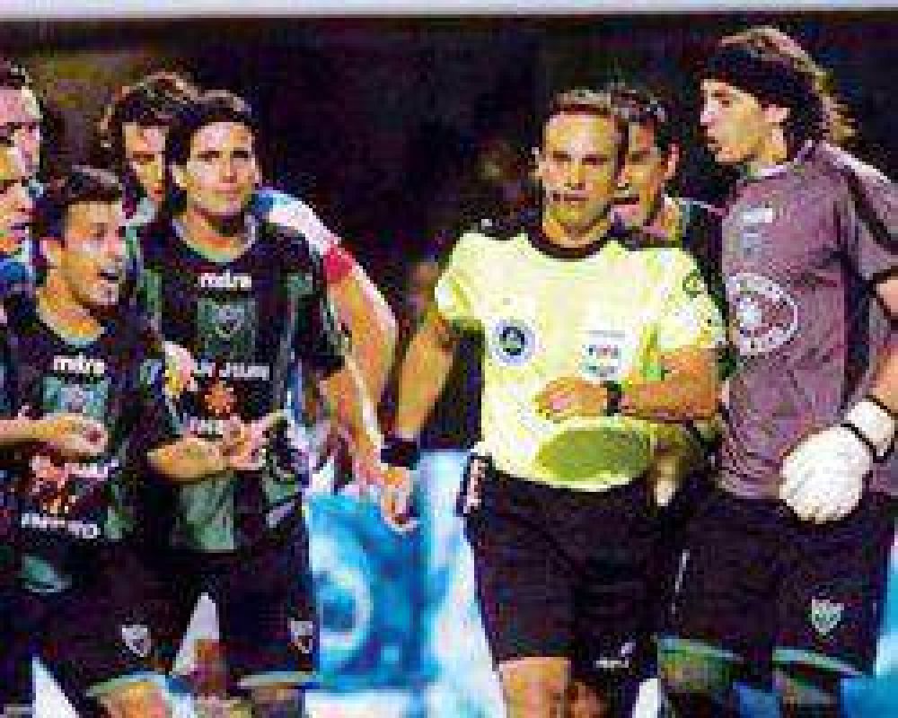 San Mart�n perdi� por un robo