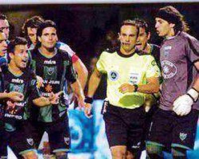 San Mart�n perdi� por un robo
