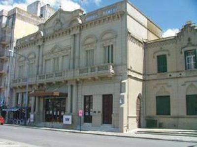Una Fundaci�n gestionar� el Teatro Espa�ol de Azul