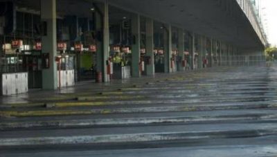 Se mantiene por cuarto d�a el paro de transporte de larga distancia