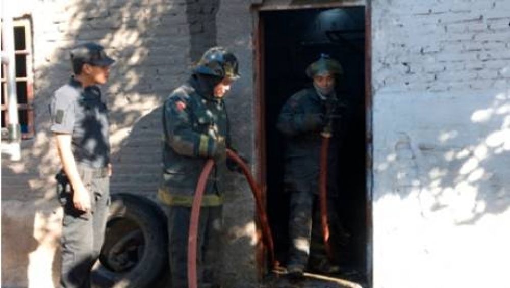 En pleno centro se quem� una carpinter�a