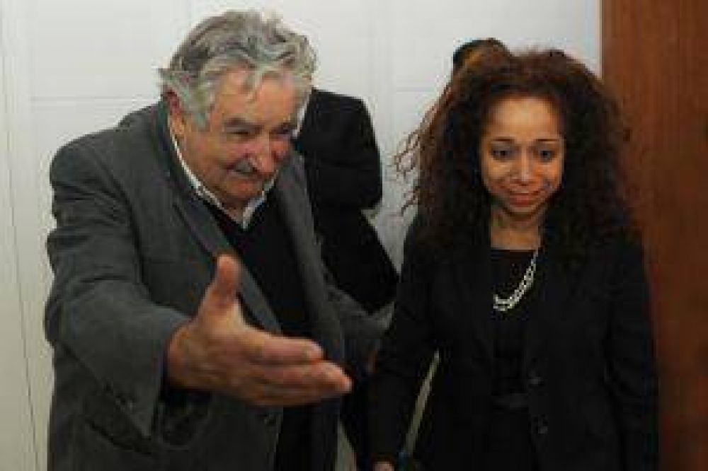 Embajadora de EEUU en Uruguay pide l�deres como Mujica