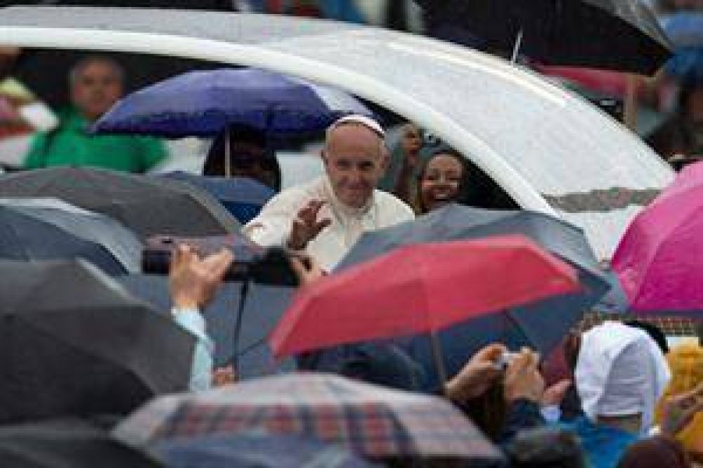 Fuerte llamado del Papa contra los abusos a chicos