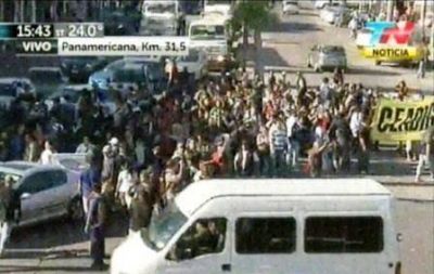Trabajadores de la autopartista Lear intentaron cortar Panamericana, pero gendarmer�a impidi� la protesta