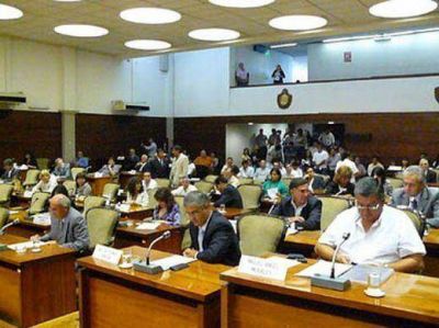 Sesi�n en la Legislatura: tema principal medio ambiente 