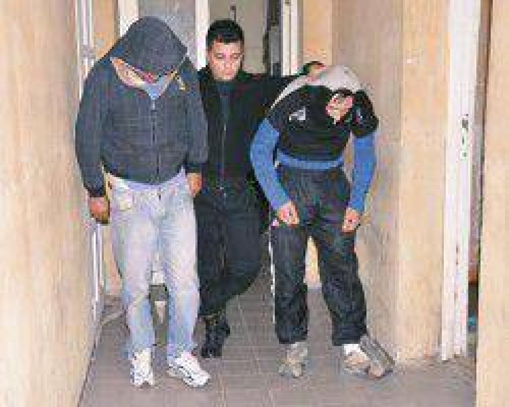 Con dos amigos viol� a su mujer y la mantuvo cautiva cinco d�as