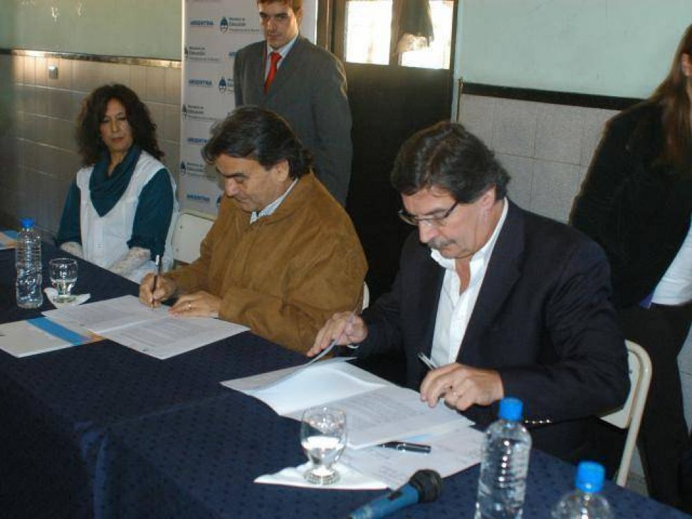 Se firm� importante convenio