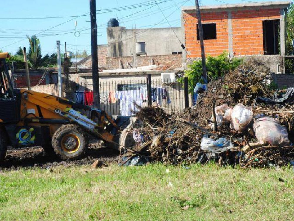 Operativo de limpieza en Ezpeleta