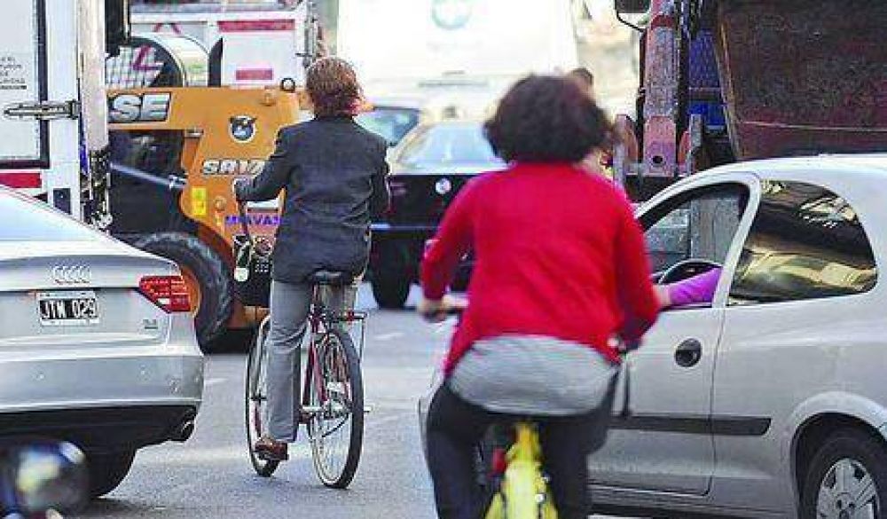 Estudio revela graves faltas de ciclistas porte�os