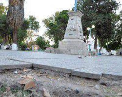 Con 900 mil pesos cambiar�n a nueva la plaza central de Albard�n