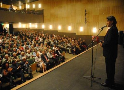 Consultar�n a las escuelas para ponerle el nombre al nuevo teatro municipal de Quilmes