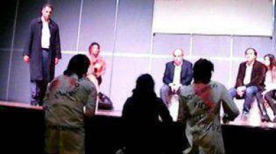 Feria del Libro: escrache a Lombardi por la Sala Alberdi
