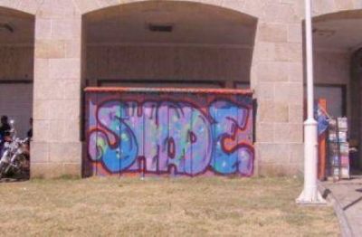 Proponen responsabilizar a los padres de aquellos menores que ensucien frente con pintadas