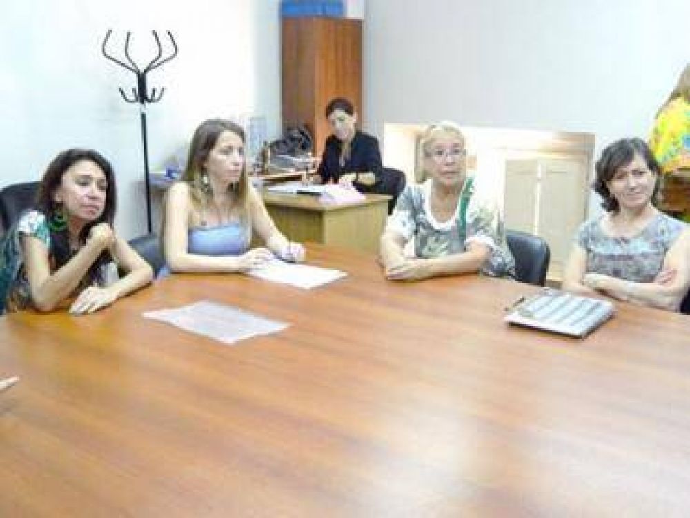 Por primera vez se re�ne la Comisi�n Banca de la Mujer