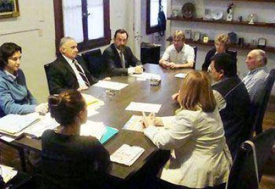 El Municipio firm� boletos de compra venta de los excedentes fiscales de Ortiz Basualdo