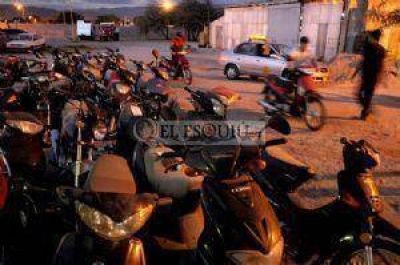 El elevado precio de multas retiene cientos de motos en el Corral�n