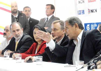 Quiroga oficializ� a sus candidatos 
