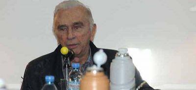 Para el titular del PJ ser�a �una falta de respeto� no asistir al Congreso partidario