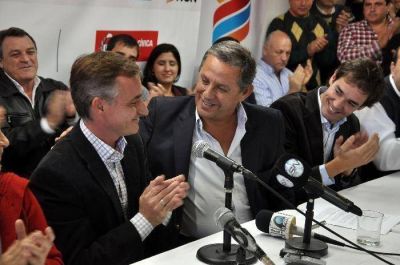 Quiroga multar� a candidatos que hagan pegatinas