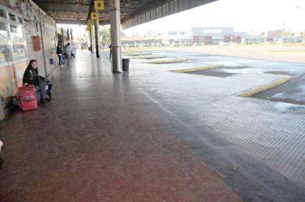 Paro de colectivos: indignaci�n y preocupaci�n de pasajeros varados en la terminal de Posadas