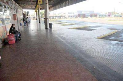 Paro de colectivos: indignaci�n y preocupaci�n de pasajeros varados en la terminal de Posadas