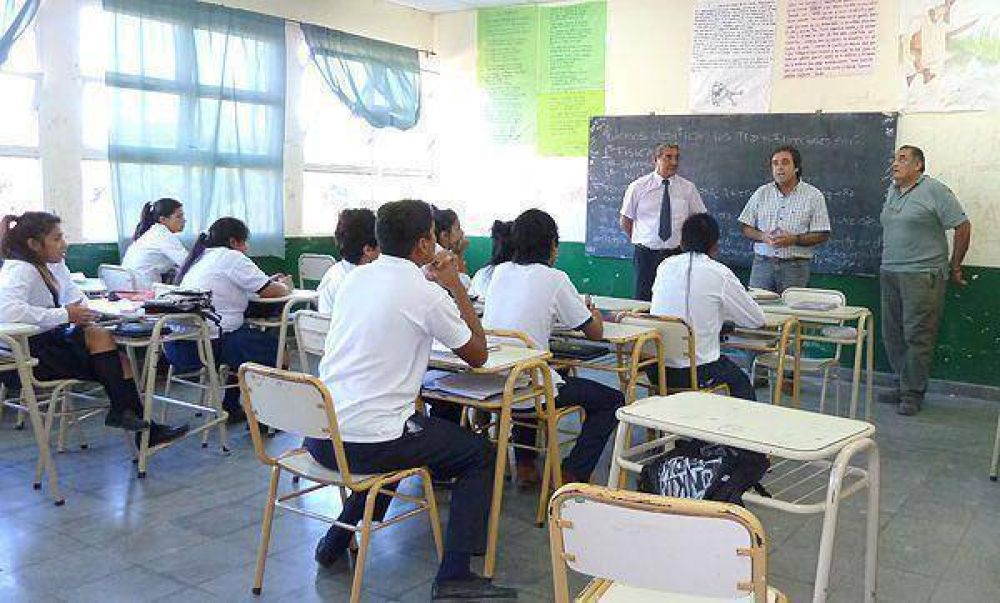 Bernis difundi� el proyecto de boleto estudiantil gratuito en Caimancito