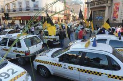 Creen que los asesinos se ensa�aron con el taxista porque hab�a sido polic�a federal