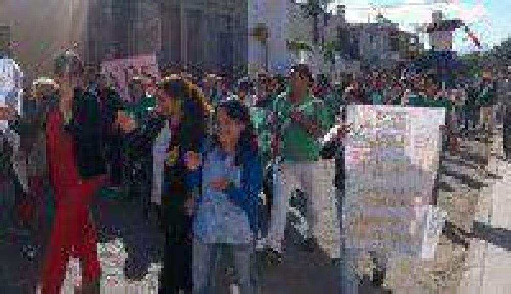 M�dicos Comunitarios contin�an con la medida de fuerza