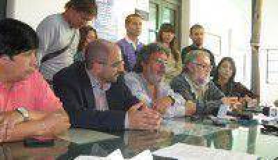 Siguen los conflictos en Radio Universidad: denuncian persecuci�n a delegada