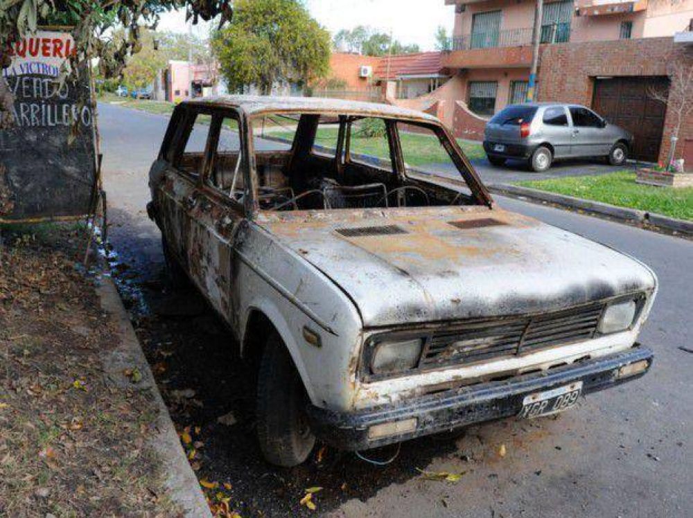 Otros dos rodados fueron quemados por desconocidos en una noche