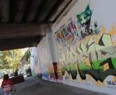 Los grafitis le ganan a la voracidad proselitista