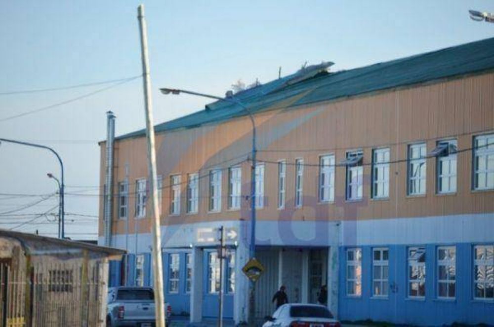 El colegio Alicia M. de Justo sufri� la voladura parcial del techo