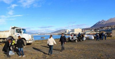 Nueva jornada de limpieza costera: se sacaron 6 contenedores y 4 camiones de basura