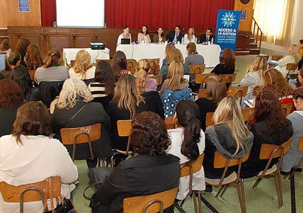 Un centenar de personas participaron del �I Encuentro sobre la violencia en sus diferentes tipos y modalidades�