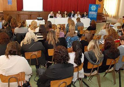 Un centenar de personas participaron del �I Encuentro sobre la violencia en sus diferentes tipos y modalidades�
