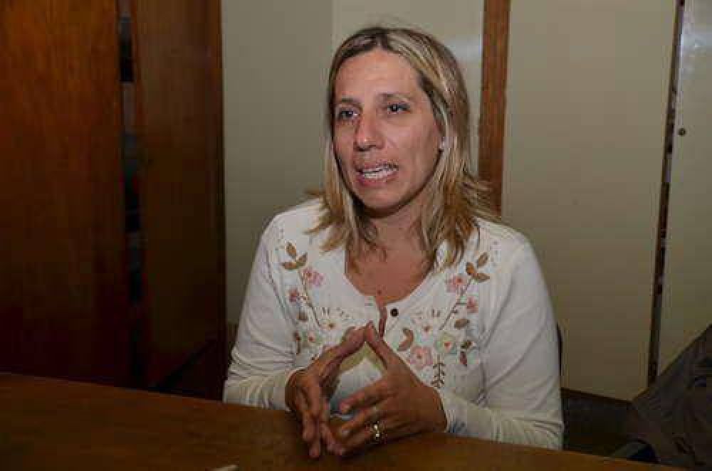 "Si el Ejecutivo quiere componer la relaci�n con los gremios, tiene que plasmarlo en hechos"