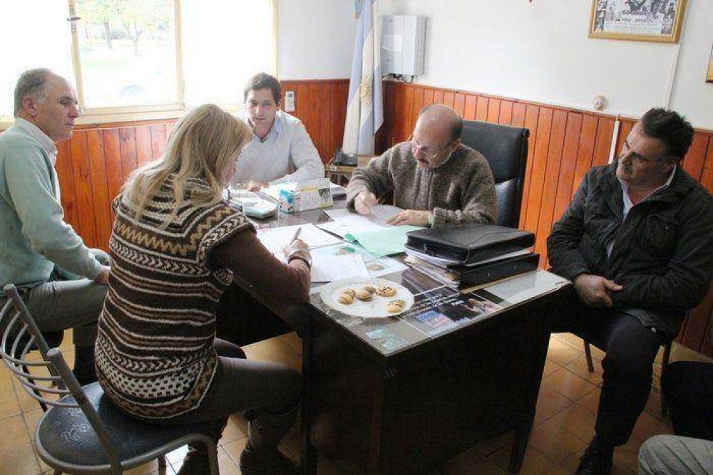 Inza firm� en Cachar� un convenio para obras de extensi�n de la red de agua potable