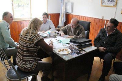 Inza firm� en Cachar� un convenio para obras de extensi�n de la red de agua potable