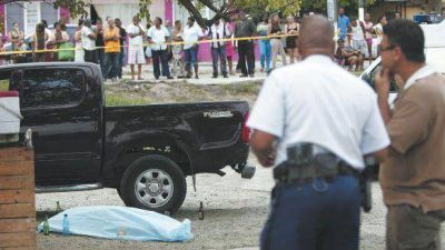 Asesinan al l�der independentista de una isla holandesa en el Caribe