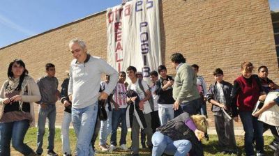 Una escuela que enfrenta la violencia con palabras