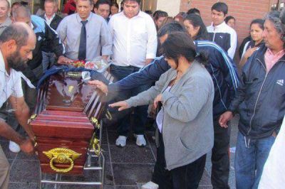 Despidieron al polic�a asesinado durante velada a un santo