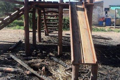 Incendian y destrozan juegos en una plaza de A�atuya