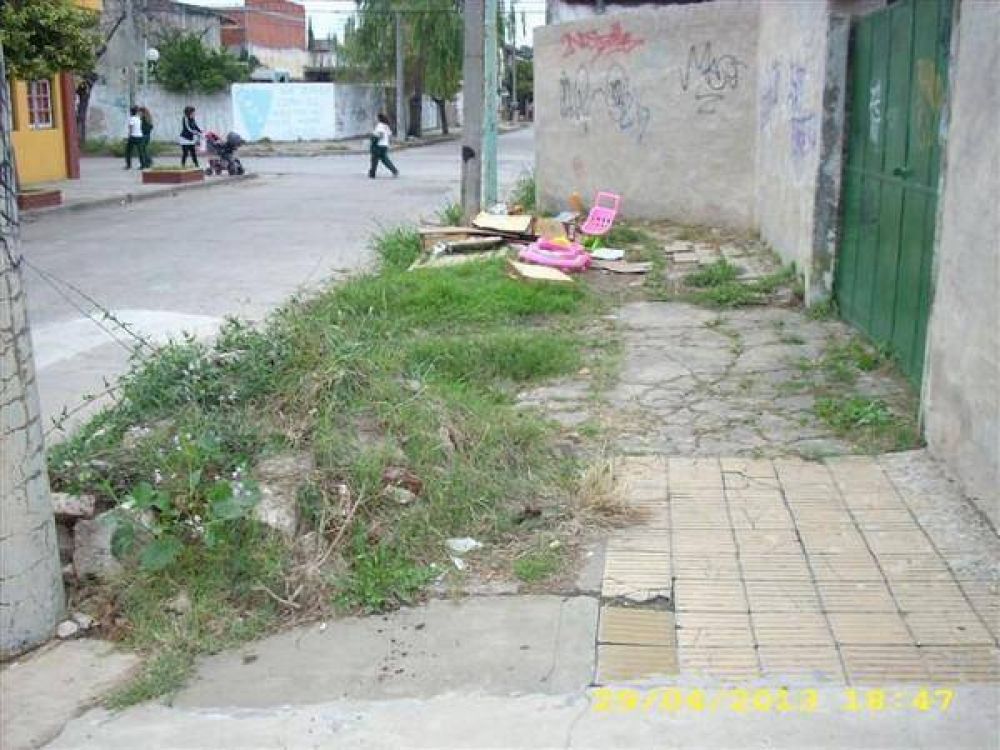 Muchas veredas de la ciudad se encuentran en un p�simo estado