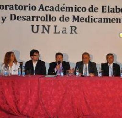 La UNLaR inaugur� un moderno laboratorio de medicamentos